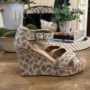 Tom’s Leopard Wedge Sz 7.5